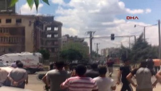 Mardin?in Midyat İlçesinde Emniyet Müdürlüğü Önünde Patlama-amatör Kamera Görüntüleri