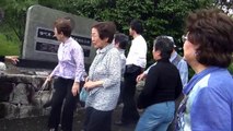 (19) メキシコ記念公園にて記念撮影