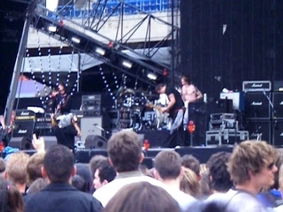 RHCP 6/7/2007 1ère partie:Jet - Are You Gonna Be My Girl