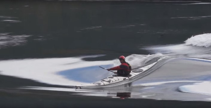 Adrénaline - Tous sports : Le kayak surfing dans toute sa splendeur