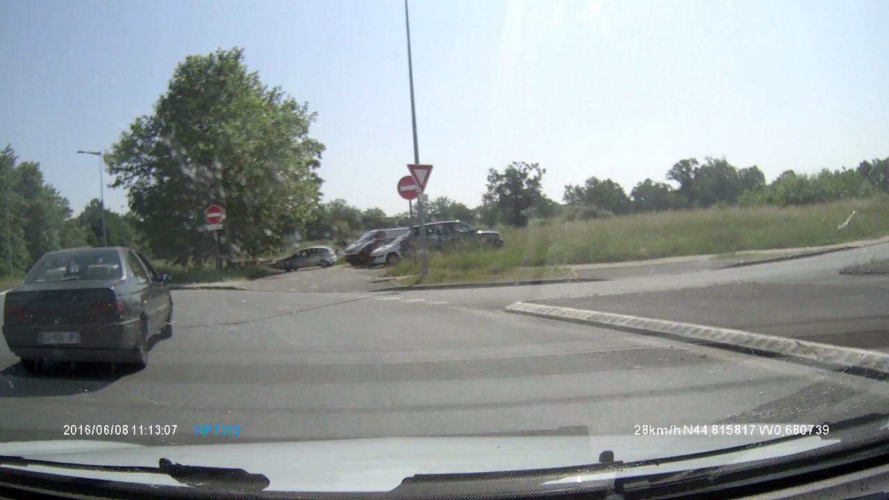vieux dangereux dans rond point