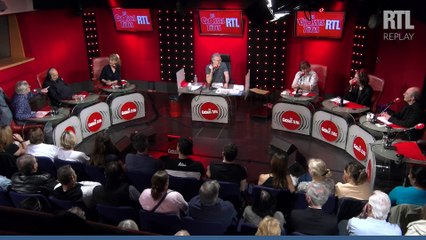 Arielle Dombasle prend des notes