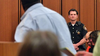 Un peere attaque le meurtrier de sa fille en plein tribunal