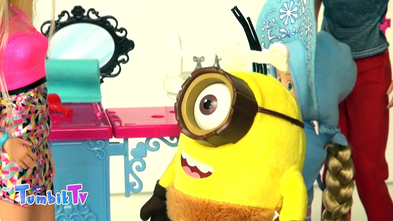 Barbie ve Maşa Kenin Kuaför Salonunda!