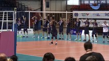 MOMENT FORT : l'équipe de France de Volley Sourd signant la Marseillaise.