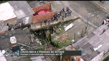 Chuva mata uma pessoa e abre buraco em avenida de São Paulo