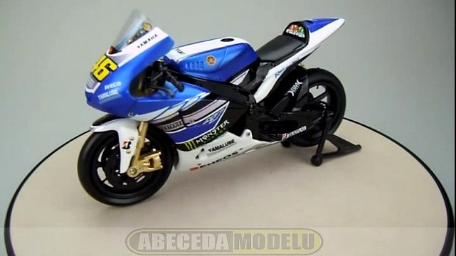 Yamaha YZR-M1 2013 No46 Rossi NewRay 1/12