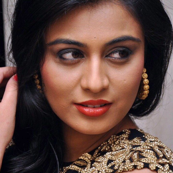 Actress Neha Hinge Latest Video in Black Dress