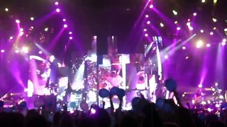 Live While We're Young - One Direction PARIS BERCY 29/04/2013