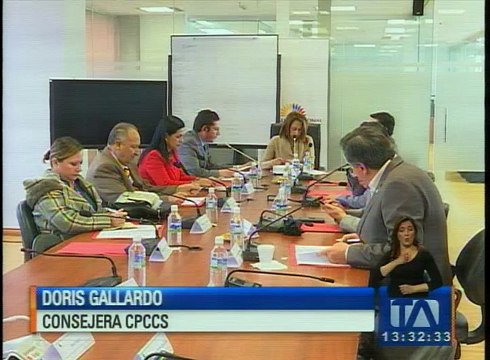 Funcionarios públicos rechazan que se les pague con dinero electrónico