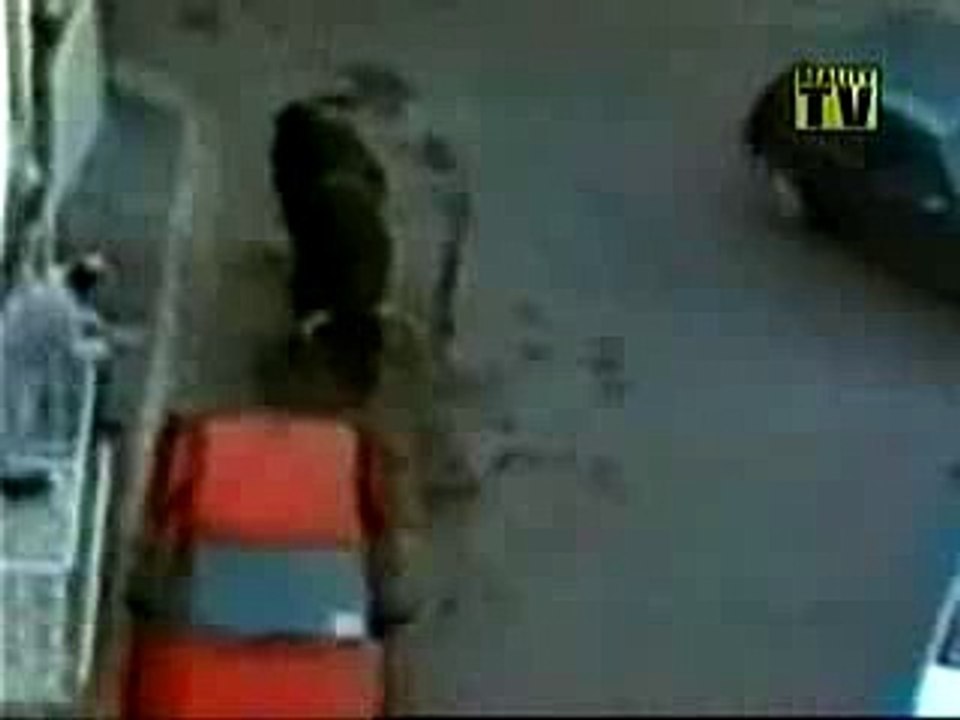 Сражение быка и красной машины