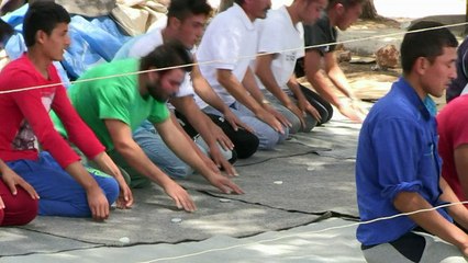 Migrants struggle in Greek camp during Ramadan