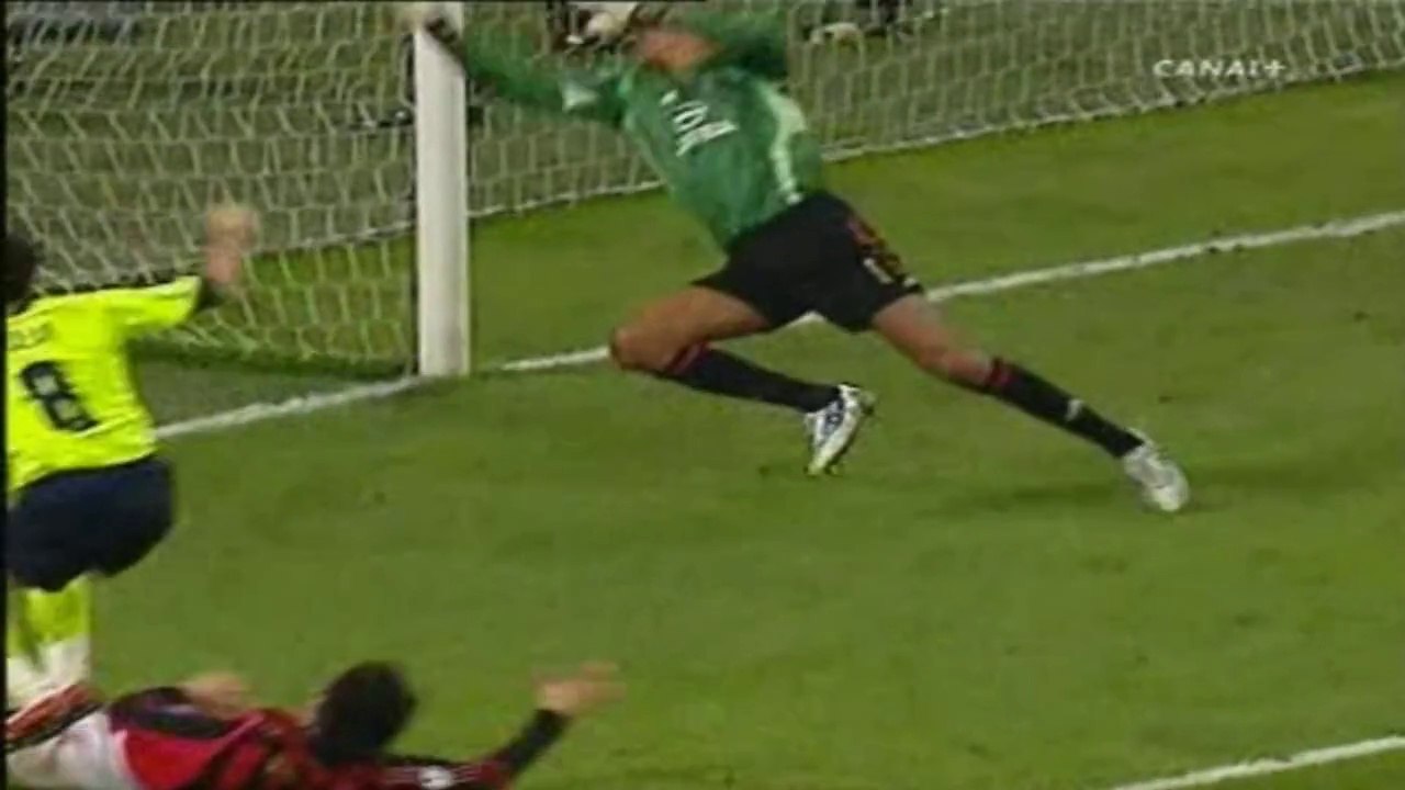Pinpoint pass ronaldinho, goal giuly - barcelona vs. milan cl 2005/06 semifinal
