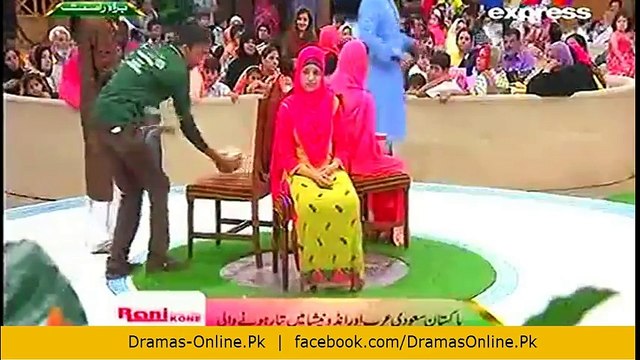 Amir Liaquat Humiliating Another Guy in Pakistan Ramzan Show