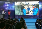 Astronautas de Shenzhou 10 imparten clase de física desde el espacio