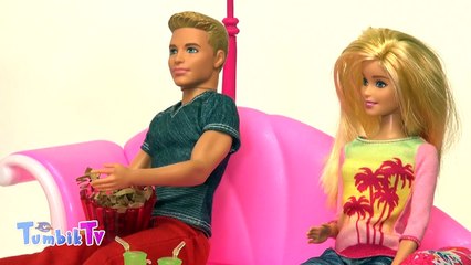 Barbie ve Ken Korku Filmi İzliyor!