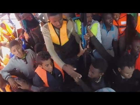 Migranti, la Guardia Costiera soccorre 223 persone al largo di Malta (08.06.16)