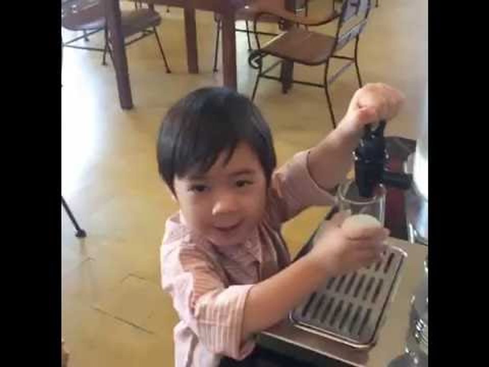 Cả nhà ăn sáng tại Đà Lạt 2016