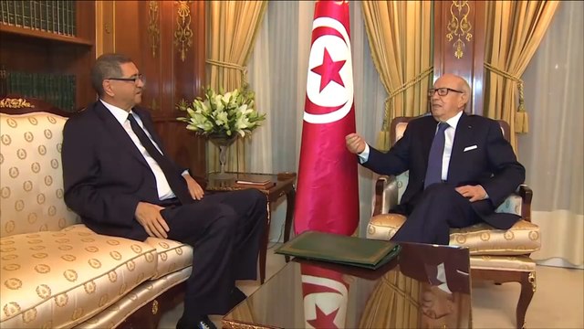 السبسي يقترح تشكيل حكومة وحدة وطنية