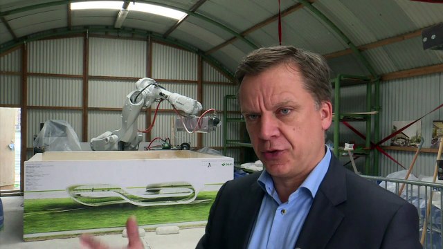 Dutch architect unveils 3D printer to make 'endless' house