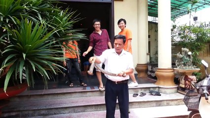 Instructions on how to do surgery and poisonous snake meat