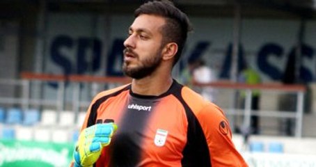 İranlı Futbolcu, Sünger Bob Pantolonu Giydiği İçin Futboldan Men Edildi