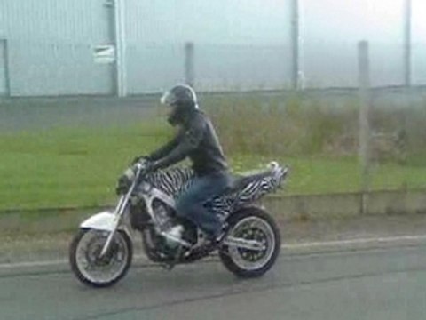 moto stunt caen (seb decouvre le cbr)