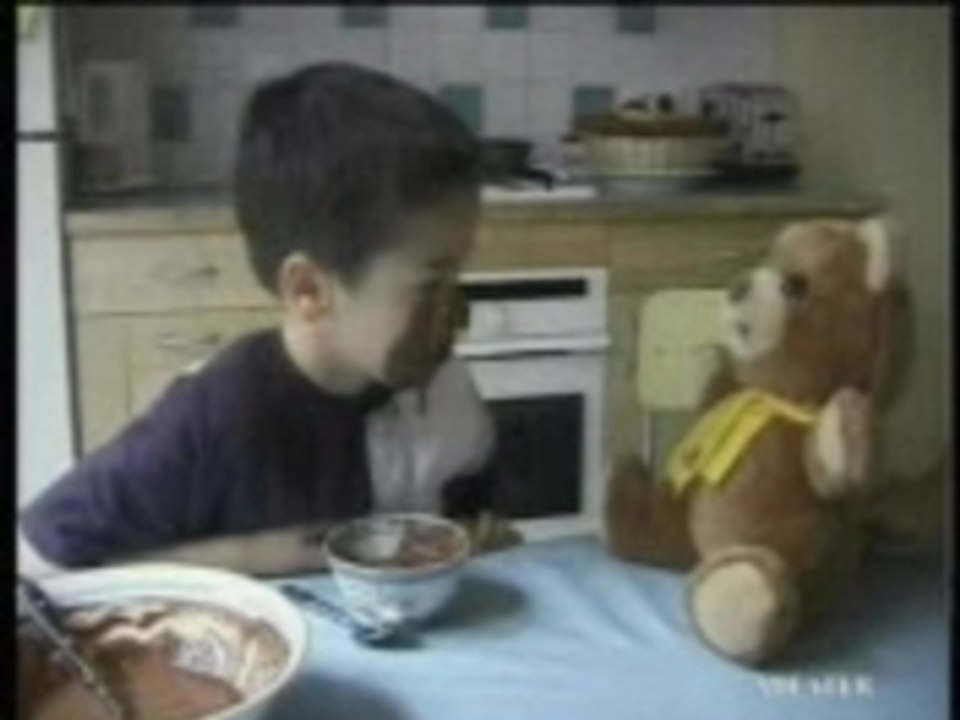 Grumly l'ours qui fait des blagues a deux balles