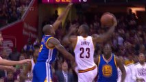 LeBron James sort le junior sky hook sur Andre Iguodala