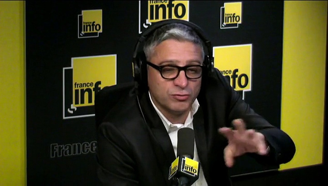 Q-"vous, vous voulez qu'on sorte de l'Europe!?" NDA-"NON." (NDA de la FAF à 02:05