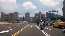 Une ambulance grille un feu rouge et c'est la catastrophe