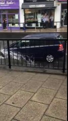 Il noie sa voiture en tentant de passer sous un pont