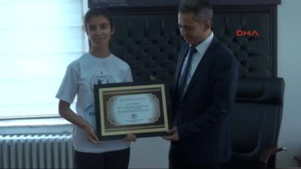 Gaziantep?te Teog?da Tam Puan Alan Öğrenci Ödüllendirildi