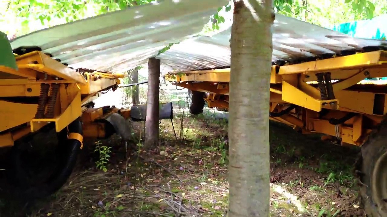 Machine de récolte prune double Non Stop Tractée Vrac CEPPARO