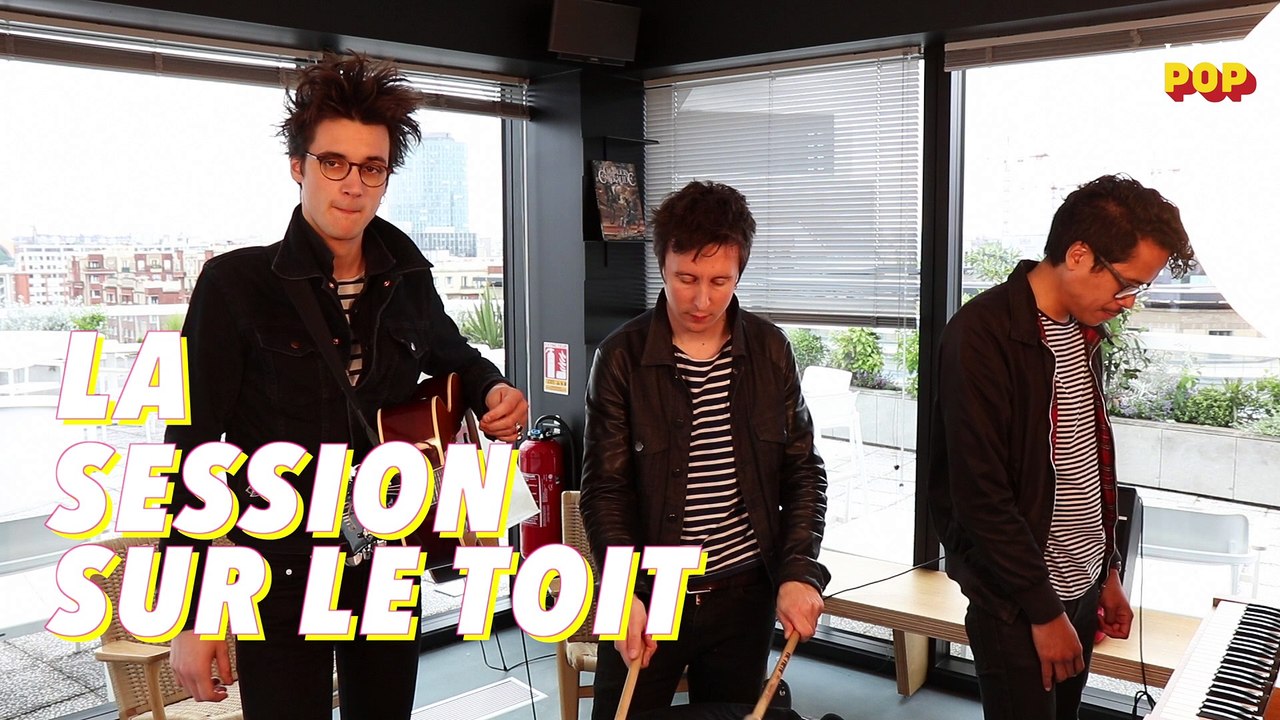 Radio Elvis joue "Les Moissons" pour la session sur le toit