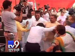 Download Video: Clash between AAP and BJP councillors at Ramlila Ground in Delhi - Tv9 Gujarati