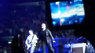 U2 Live (A'dam 20 July everybody singing) - I Still Haven't Found What I'm Looking For