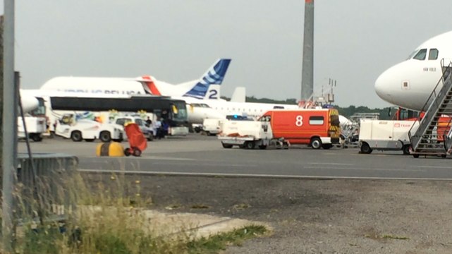 Arrivée d'un vol de réfugiés à Nantes en provenance d'Athènes