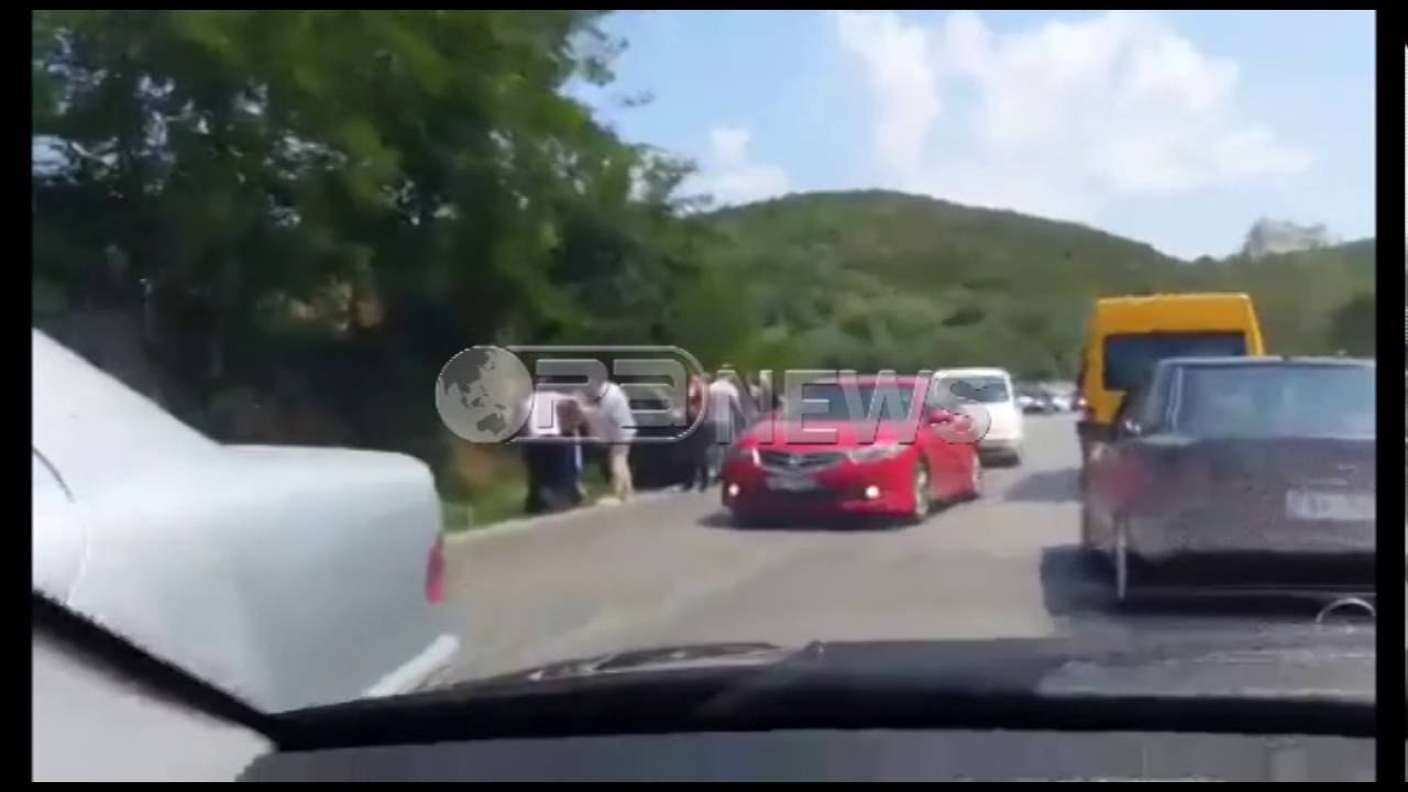 Shikoni si përfundoi makina në rrugën Levan- Fier