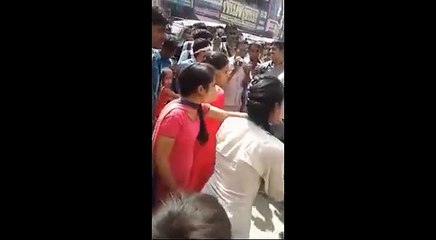 Pyaar may Dhoka milla tou larki Pyar ko Lahore kay road pay lay ayii