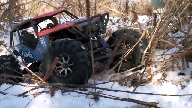 RC TRUCKS OFF Road - Man Kat 6x6 vs Axial Wrait 4x4