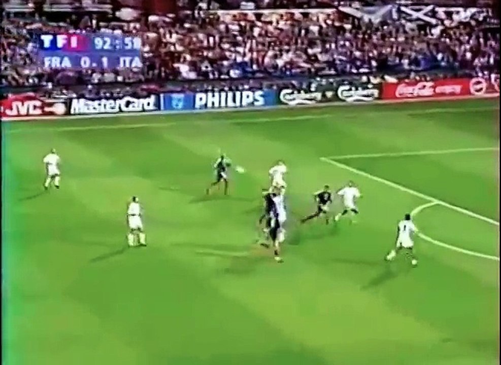 Le but de l'égalisation de Wiltord contre l'Italie - Euro 2000