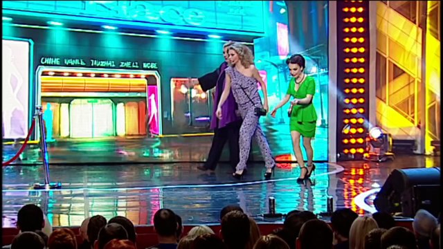 Как пьяные подружки пытаются попасть в клуб —Смеялся до слёз! Смотреть до конца!