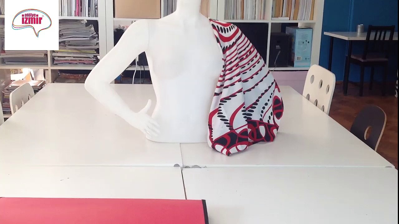 Karakalem Kadın Tors Çizimi (Şal Aksesuarı)