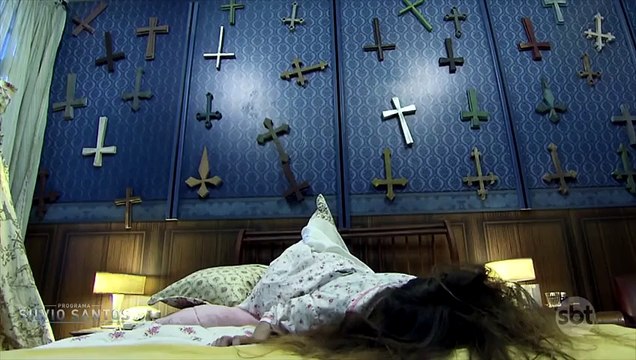 Des auxiliaires de vie piégés par une fausse malade possédée ont la peur de leur vie