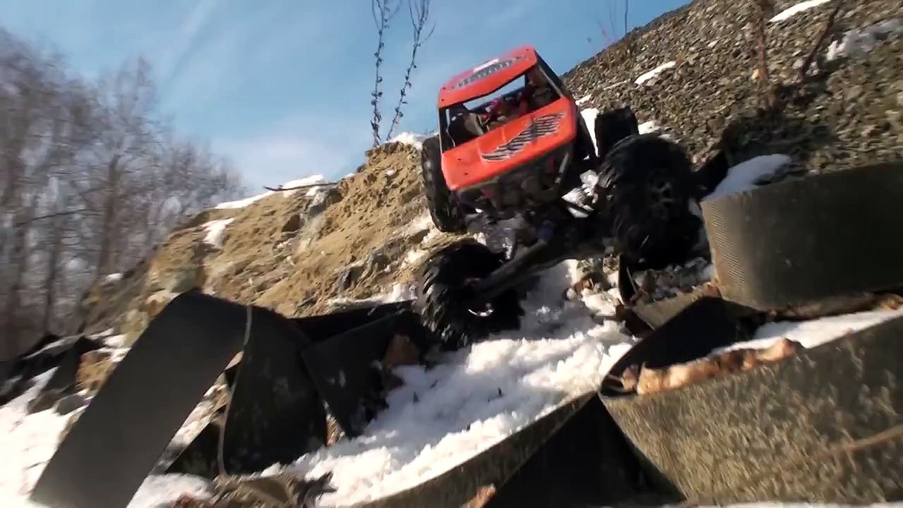 RC OFF Road MAN Truck 6x6 vs Axial Wraith 4x4