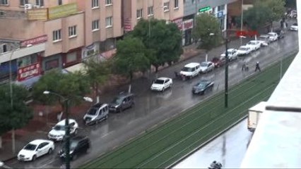 Gaziantep'te Sağanak Yağmur Etkili Oldu