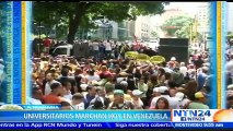Estudiantes marchan hacia la sede del CNE en Caracas para exigir que se celebre el revocatorio