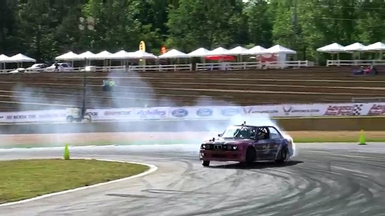 Um BMW E30 com um motor 3.2 TURBO e 1000CV