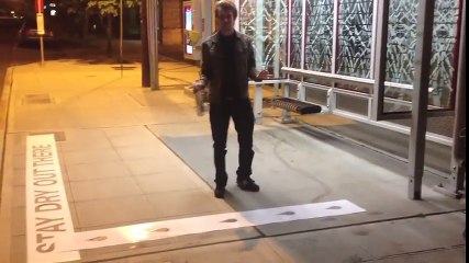 On dirait un trottoir, mais attendez de voir ce qui se passe après le passage de la pluie... Fabuleux !